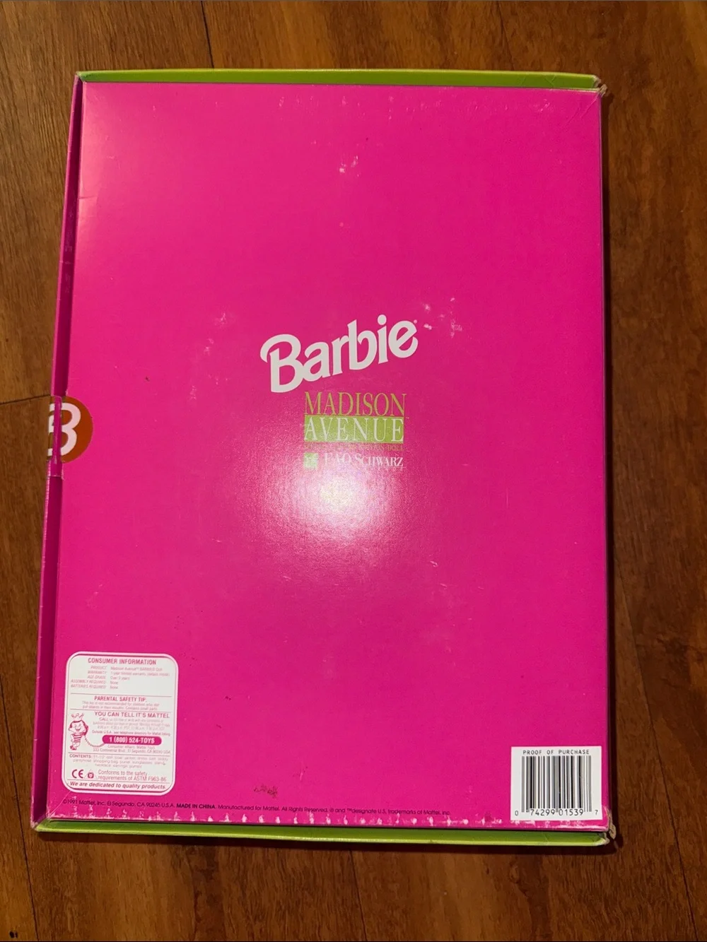 Barbie White Box with Pink Logo and Green Madison Avenue Label - Picture 5 of 6